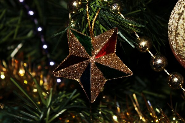 Estrella en el árbol de Navidad