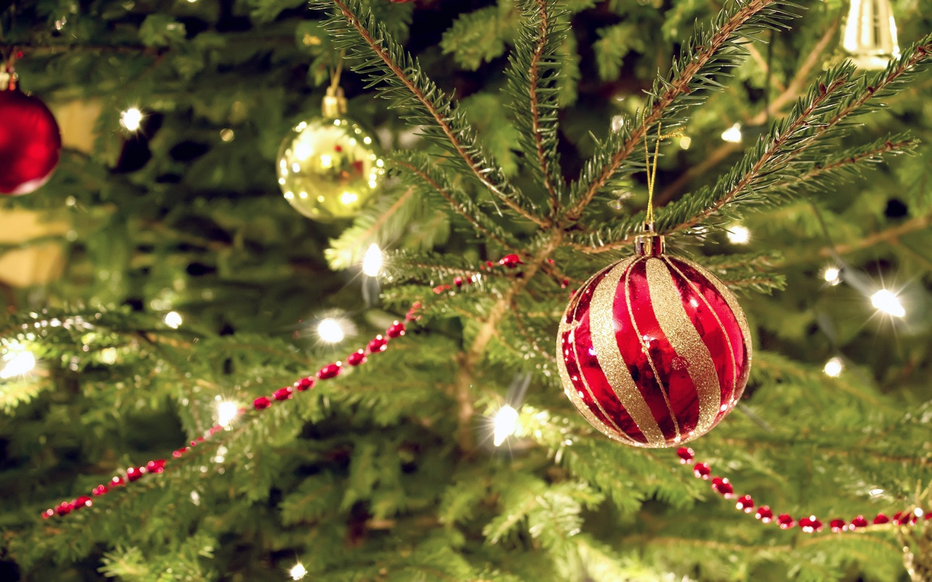 lumières sapin boule décoration rouge