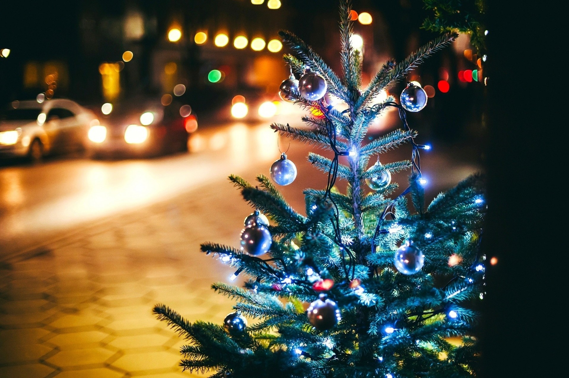 albero di natale abete rosso ghirlande rami