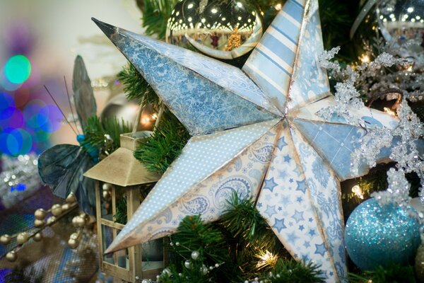 Decoraciones de Navidad. estrella y bola