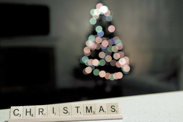 Navidad, luces de colores en el árbol de Navidad