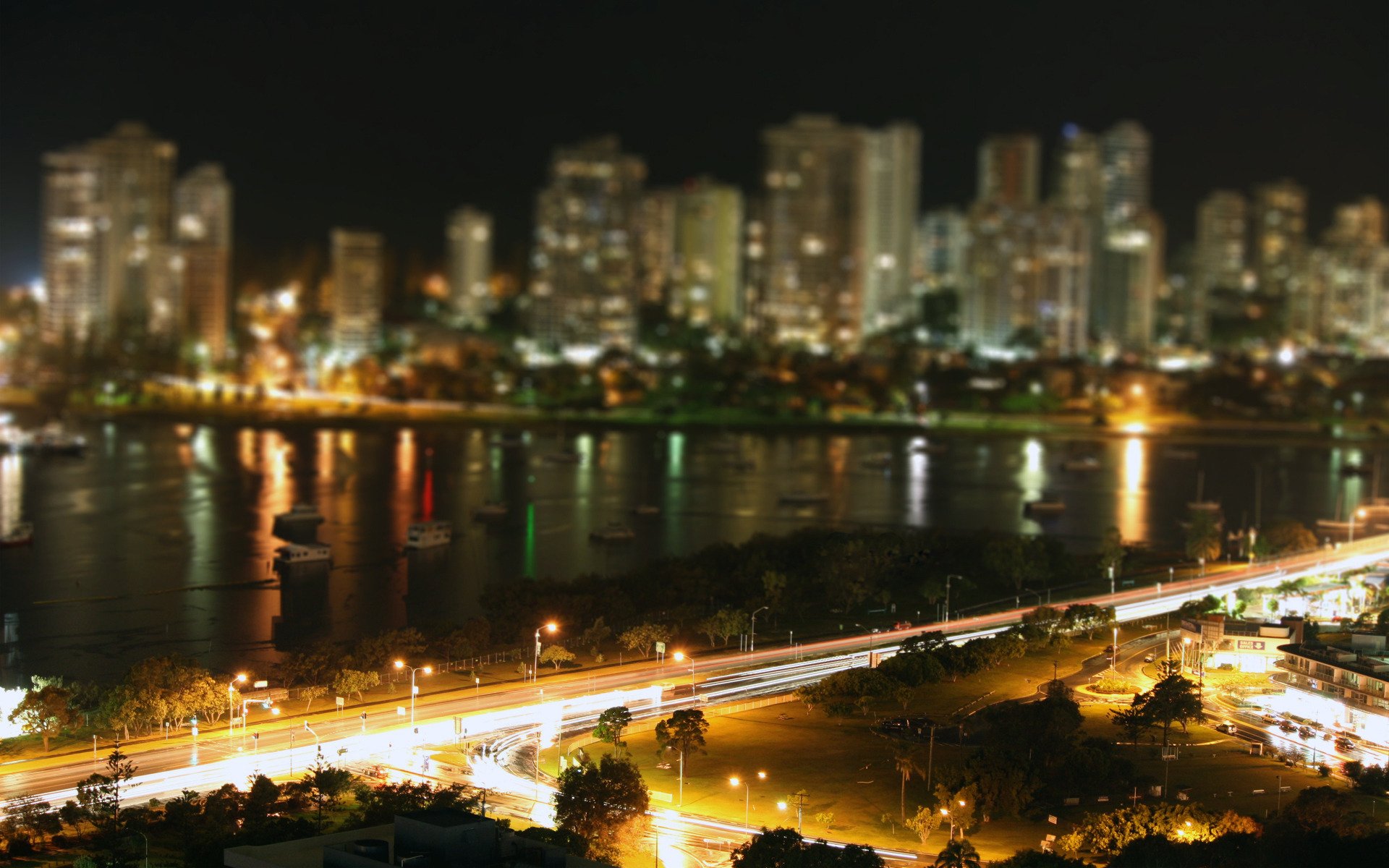 ville nuit lumières route rivière plage principale changement de tente