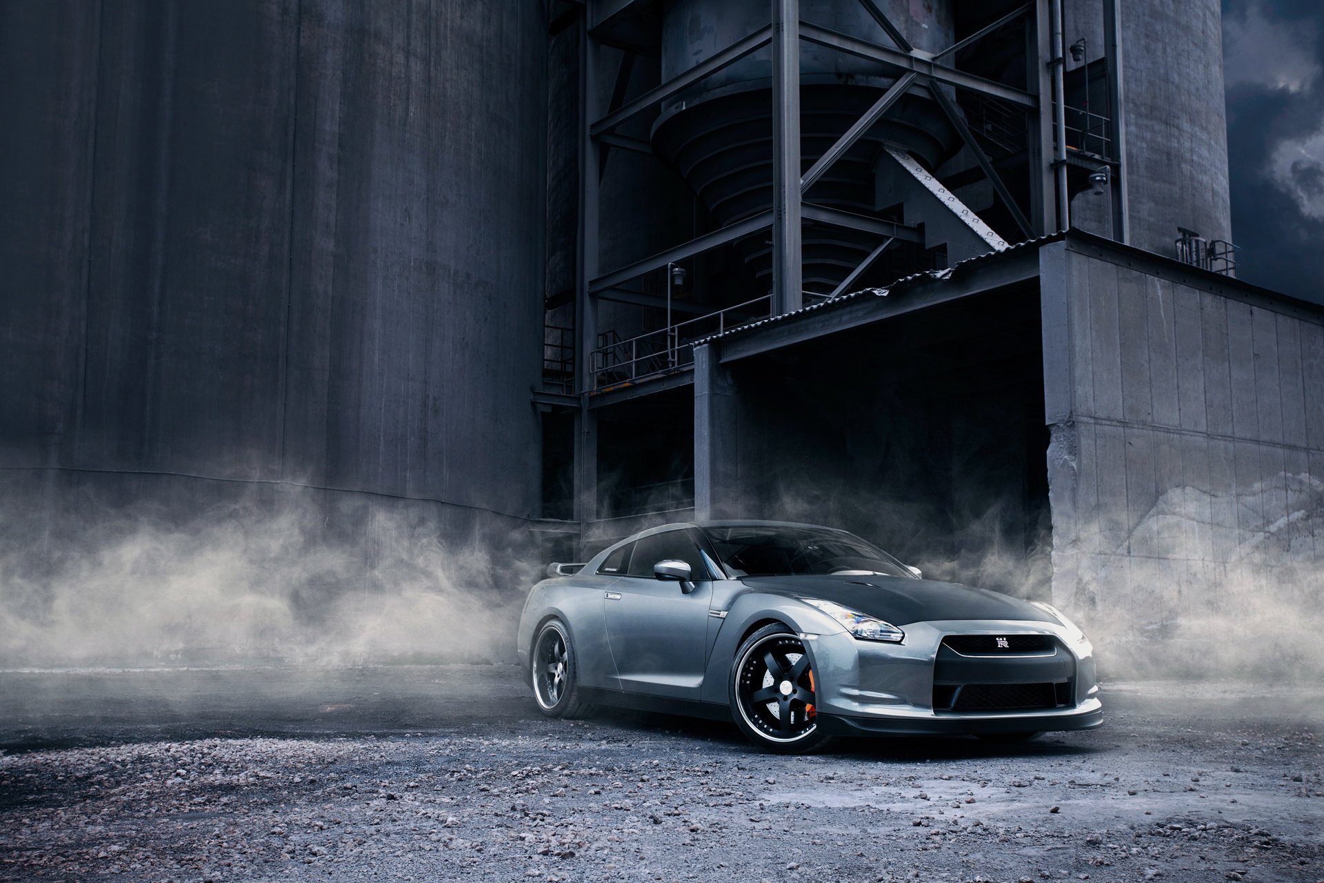 r35 gtr humo fábrica nissan grava polvo