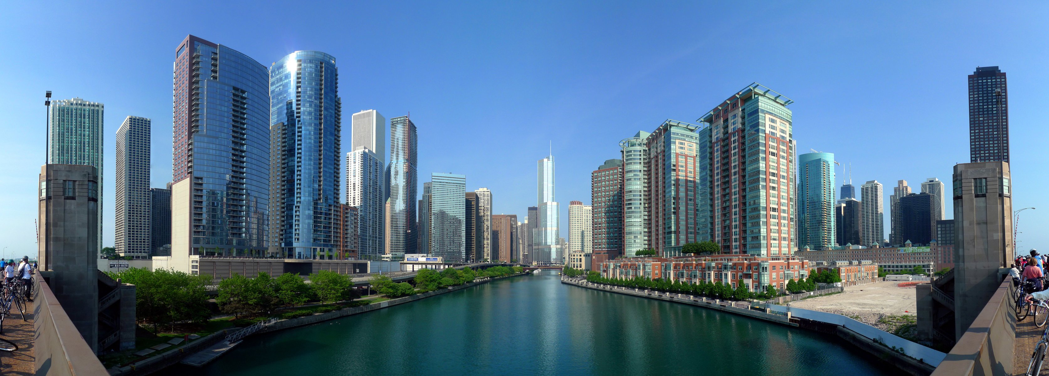 usa stadt chicago fluss wasser ansicht panorama häuser gebäude himmel wolkenkratzer foto