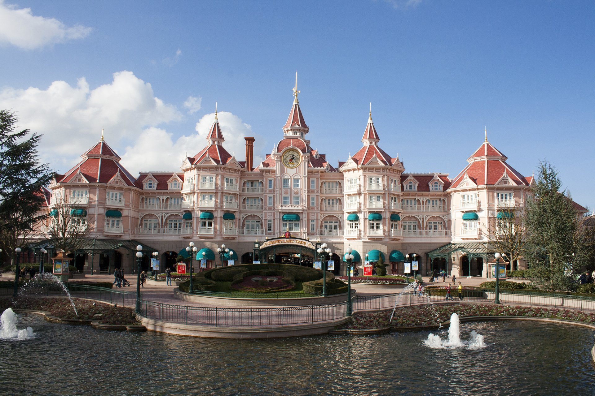 disneyland paris hôtel château fontaine ciel