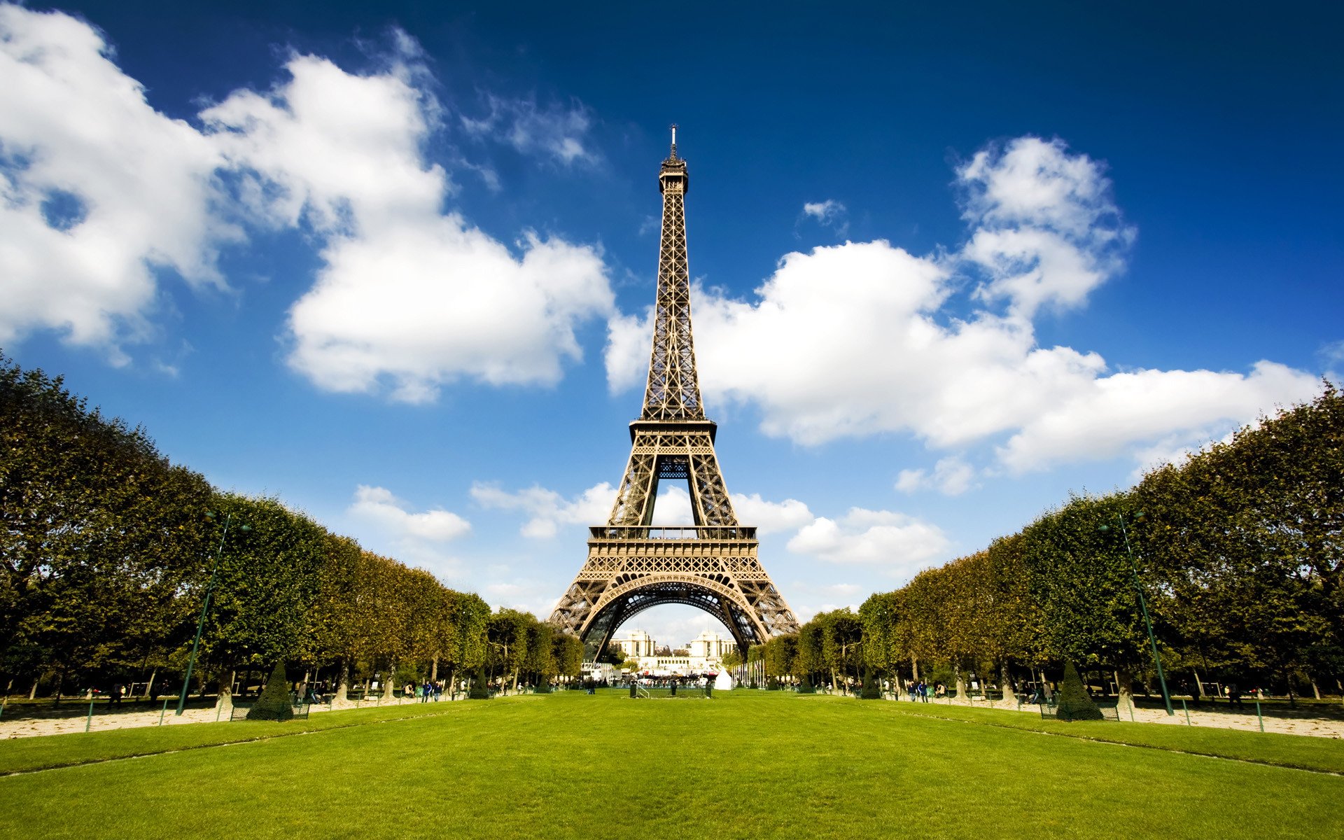 paris tour eiffel ruelle jour