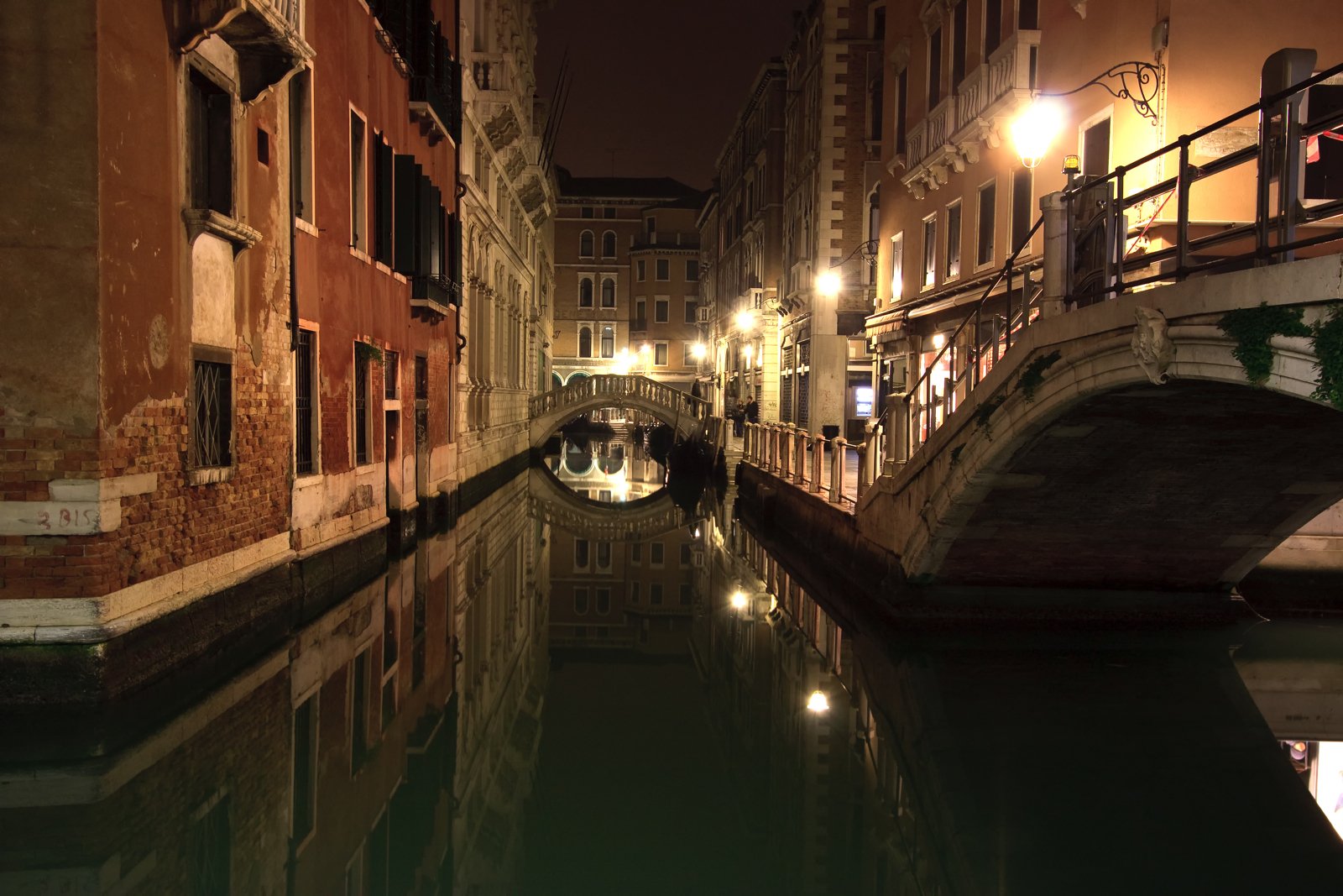 italia venecia canal noche