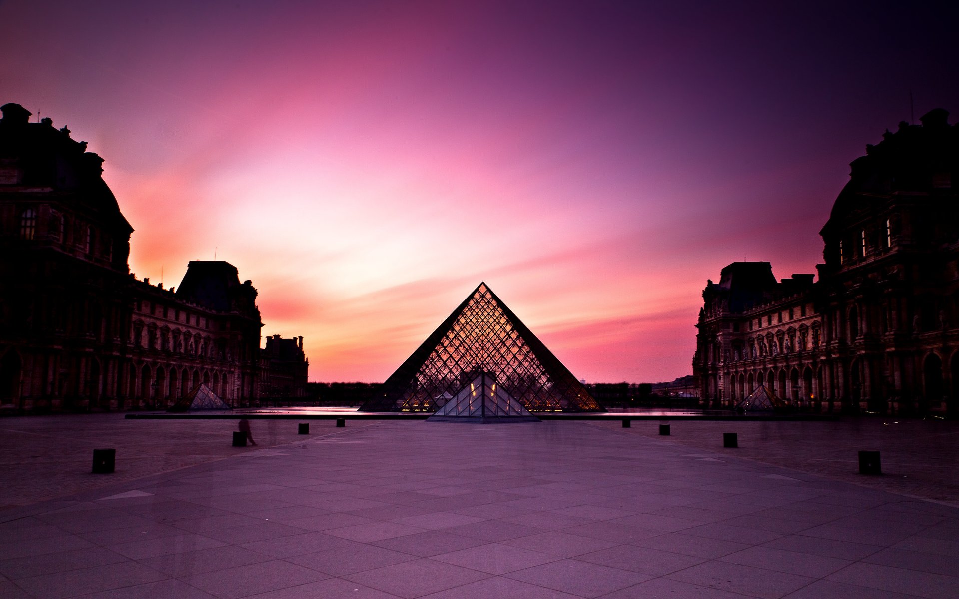 frankreich paris stadt louvre tag sonnenuntergang pyramiden menschen