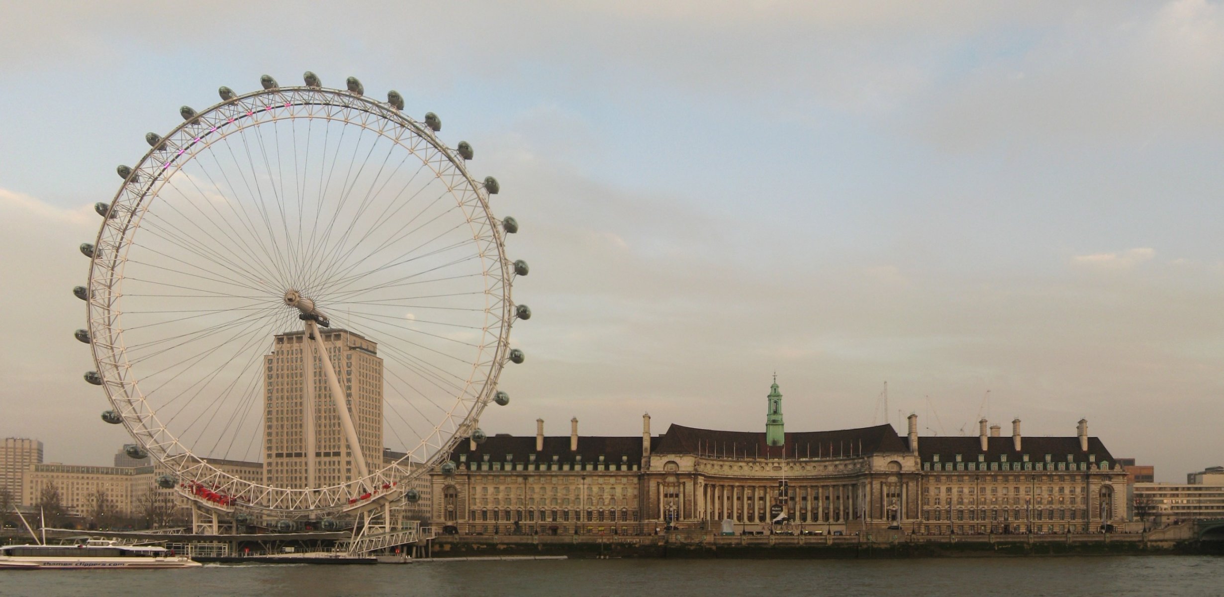 londres ciudad inglaterra río casas edificios rueda noria london eye london eye foto costa agua támesis thame