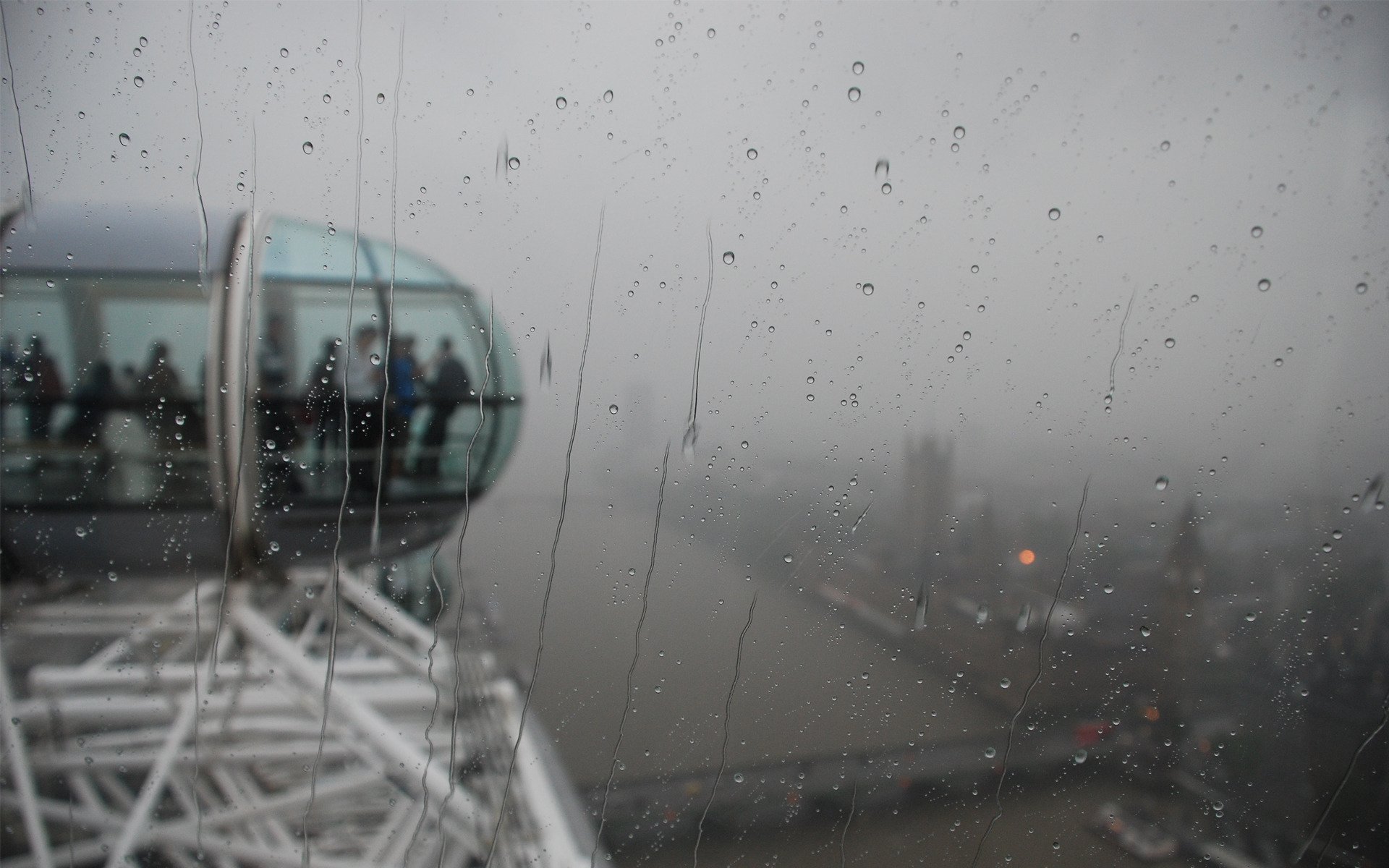 город лондон аттракцион люди стекло дождь капли влага кабинки london eye