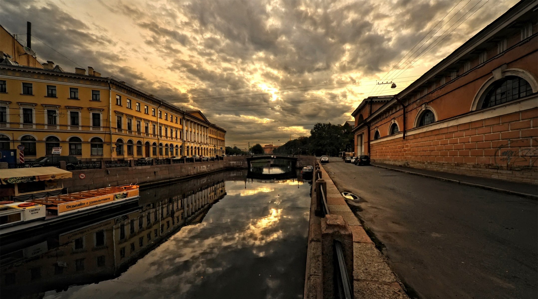 town st. petersburg bridge house construction architecture street