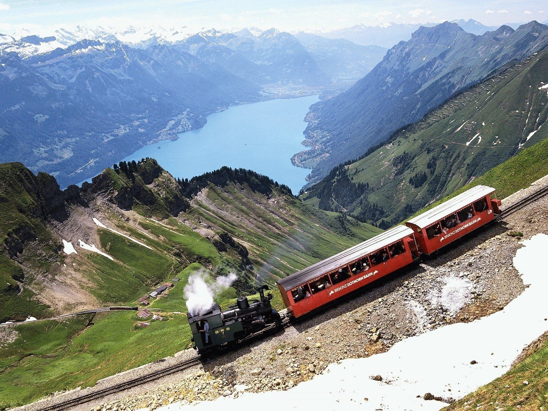 nieve locomotora de vapor montañas rieles lago