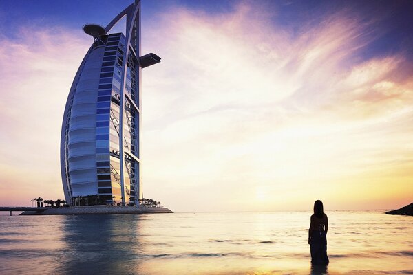 A girl in Dubai, near the sail hotel