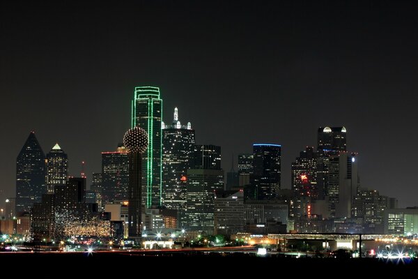 Dallas por la noche