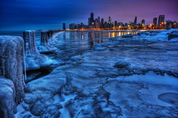 Fiaba invernale della città notturna