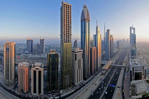 Vista panorámica de los rascacielos en Dubai