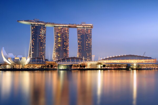 Hotel-casino in Singapore panorama