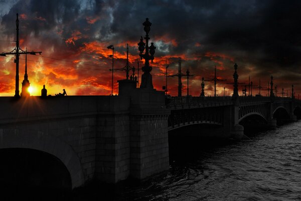Puente de San Petersburgo por la noche