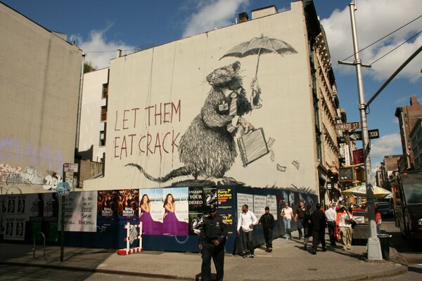 Graffiti on the facade of the building with the image of a rat