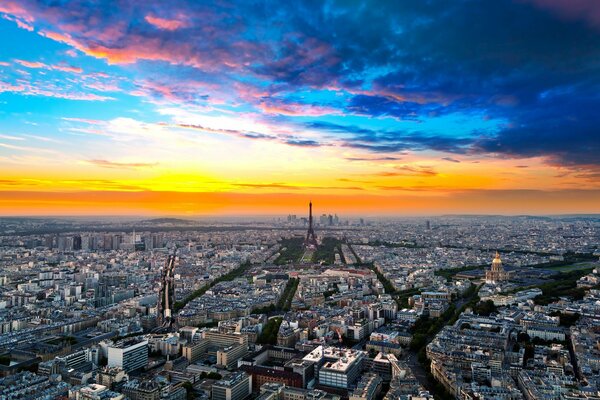 Vista de pájaro de la ciudad. París