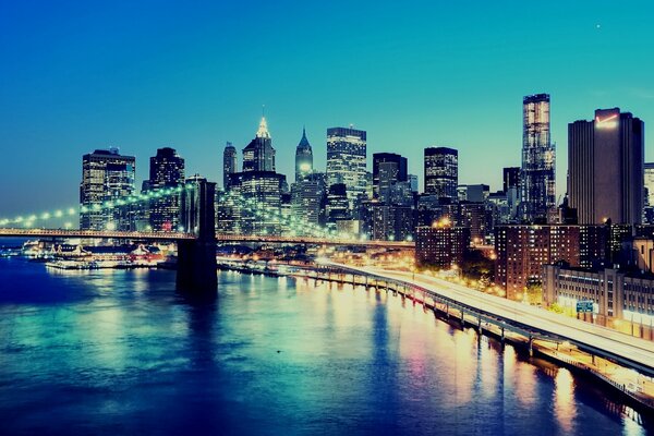 Manhattan Bridge in New York at night