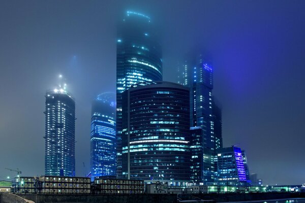 Wieżowiec Moskwa-City bardzo niepozorny