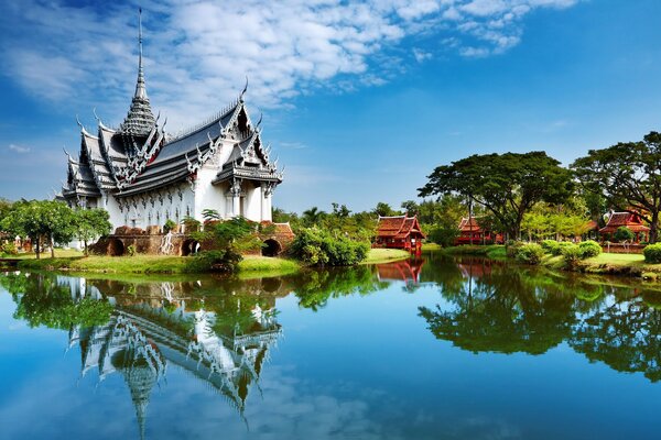 An unusual house on the lake shore