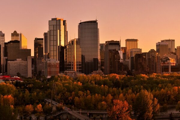 Grattacieli e natura del Canada in Panorama