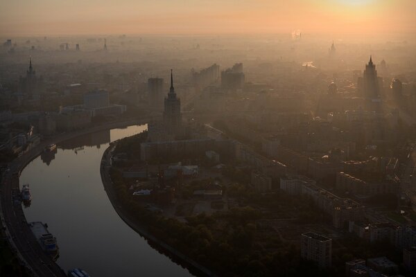 Московское туманное утро, город ещё спит