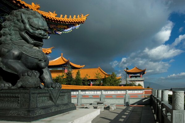 Sculpture de dragon chinois bâtiment