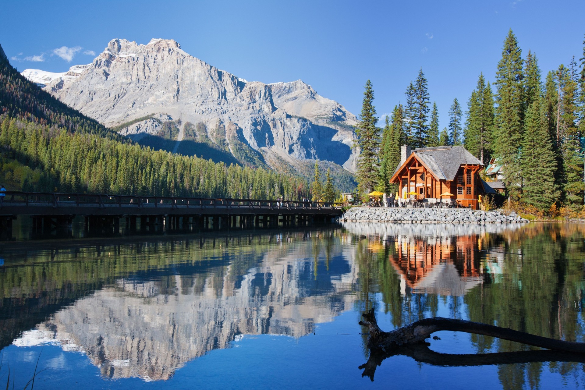 montagne rocciose canadesi montagne rocciose canadesi riflessione lago ponte canada montagne british columbia alberi