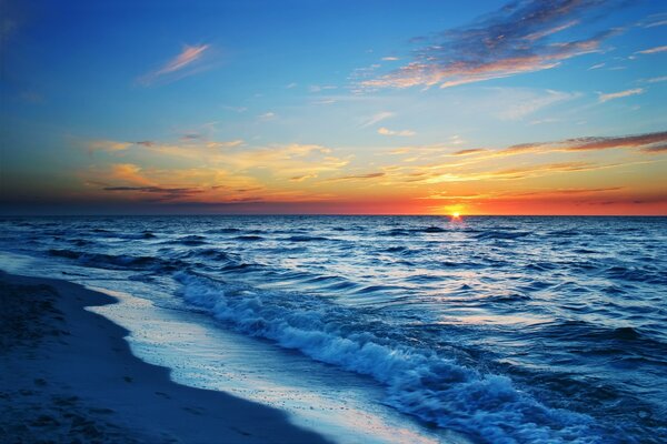 Das stinkende Meer bei Sonnenuntergang