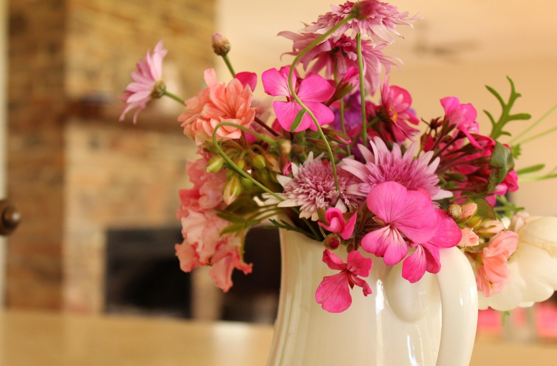 bouquet chrysanthème gerbera gros plan cruche