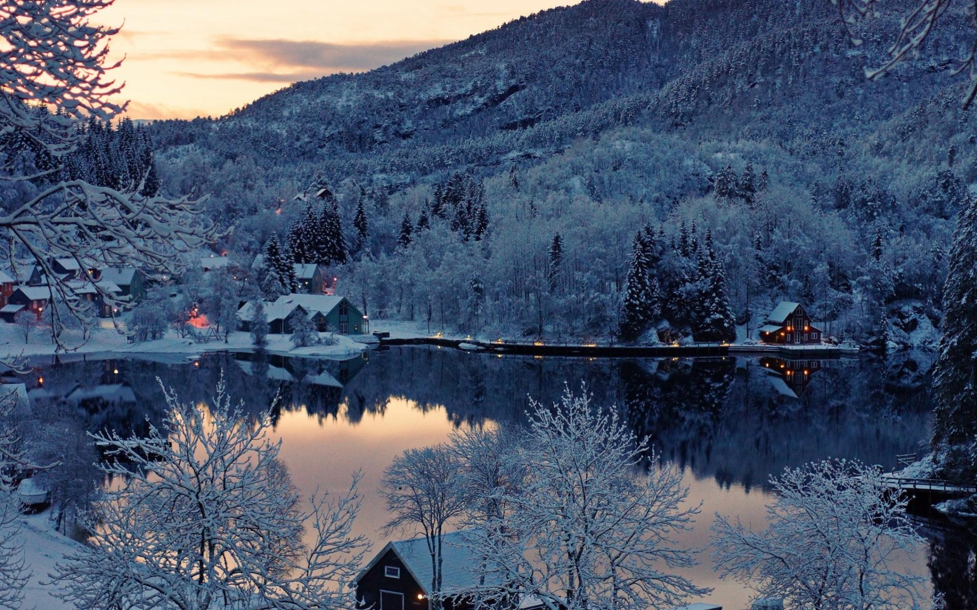 neve riflessione gelo lago alberi notte paesaggi inverno case