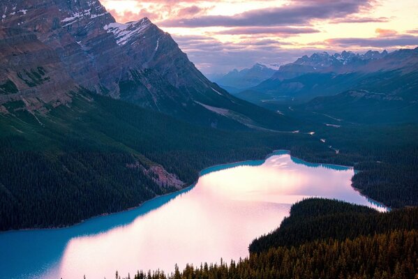 Jezioro w Parku Narodowym Banff