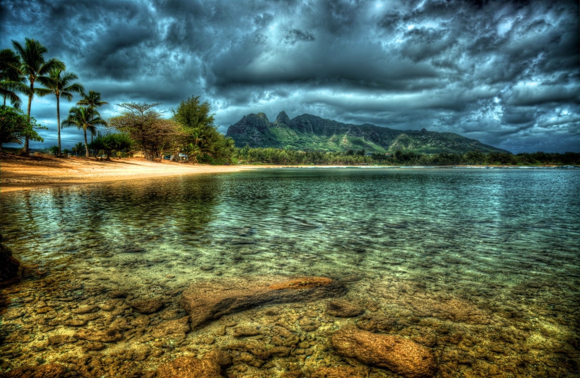 tropisch strand insel natur tropen ozean himmel berge schön bewölkt