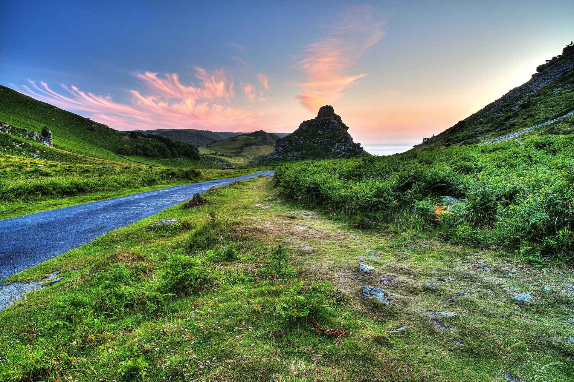 landschaft hügel exmoor straße großbritannien