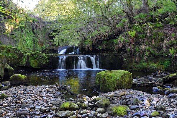 Waterfall water seeps through large rocks