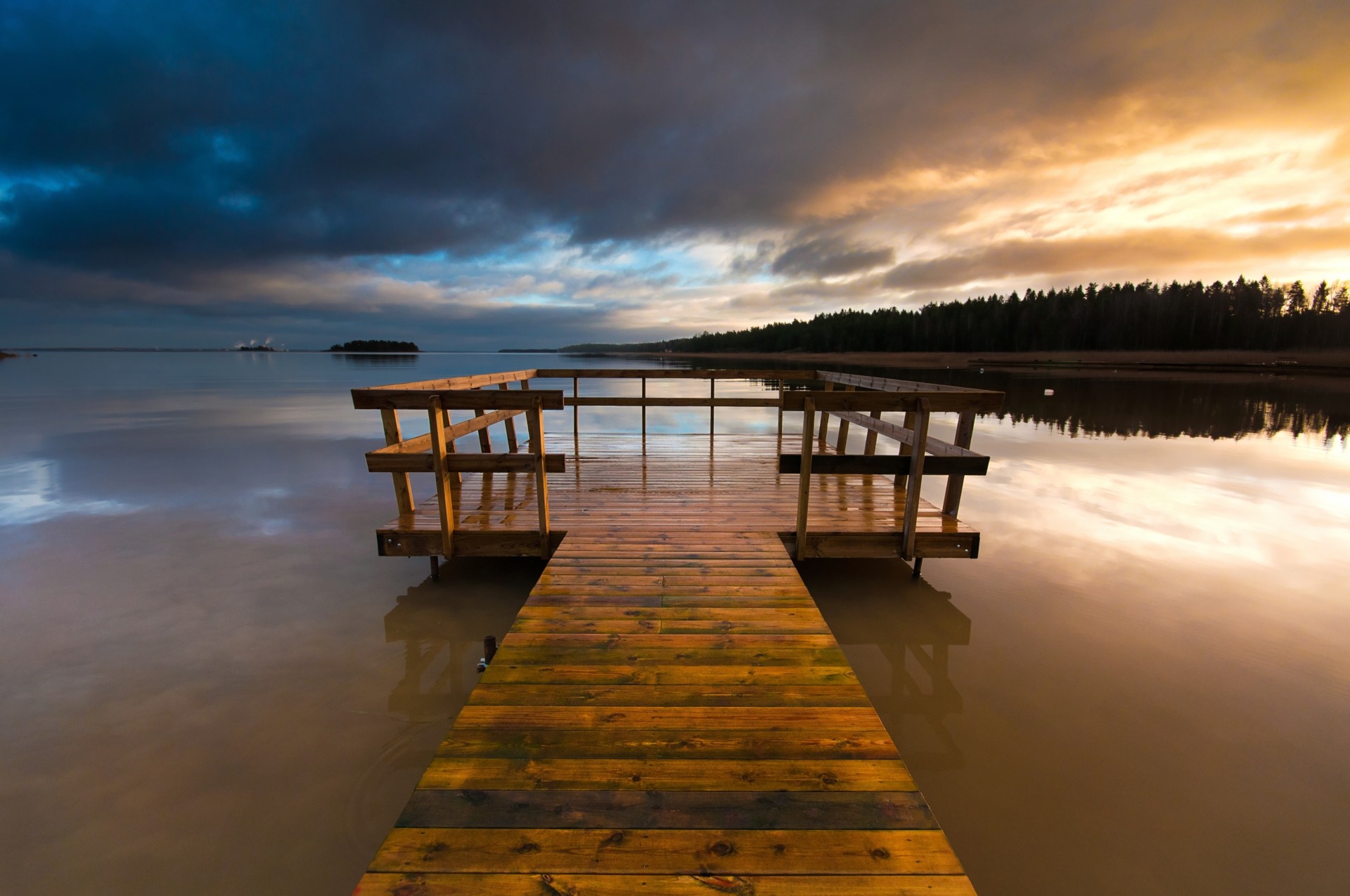 lago puente suecia muelle madera noche