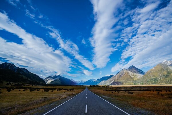 Un sentier comme une route vers le ciel