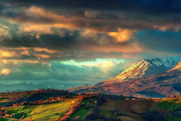 Paesaggio di bellezza irreale alba