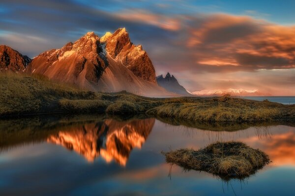 La montagne et son effusion dans l eau