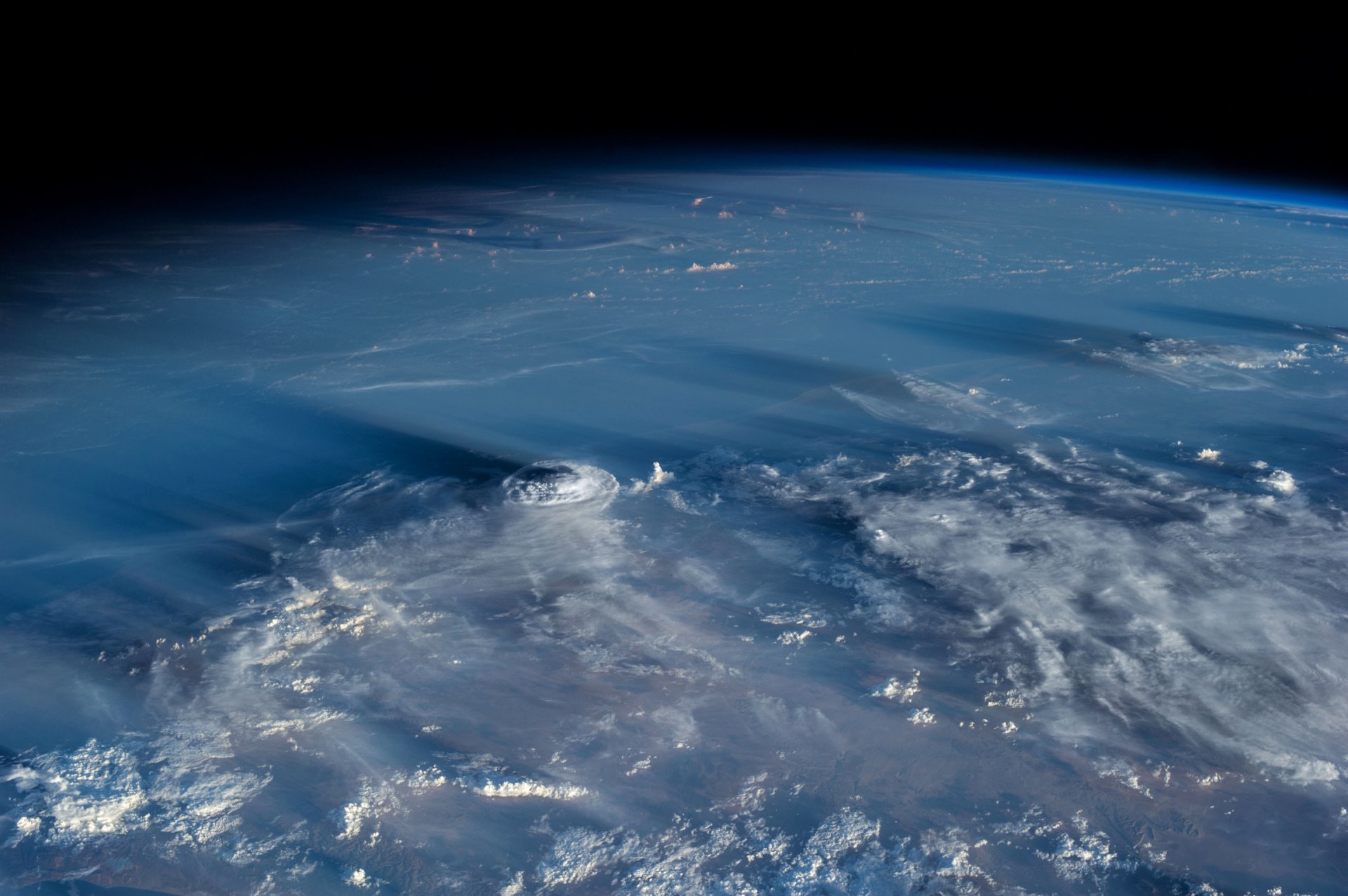 terre planète atmosphère nuages cyclone