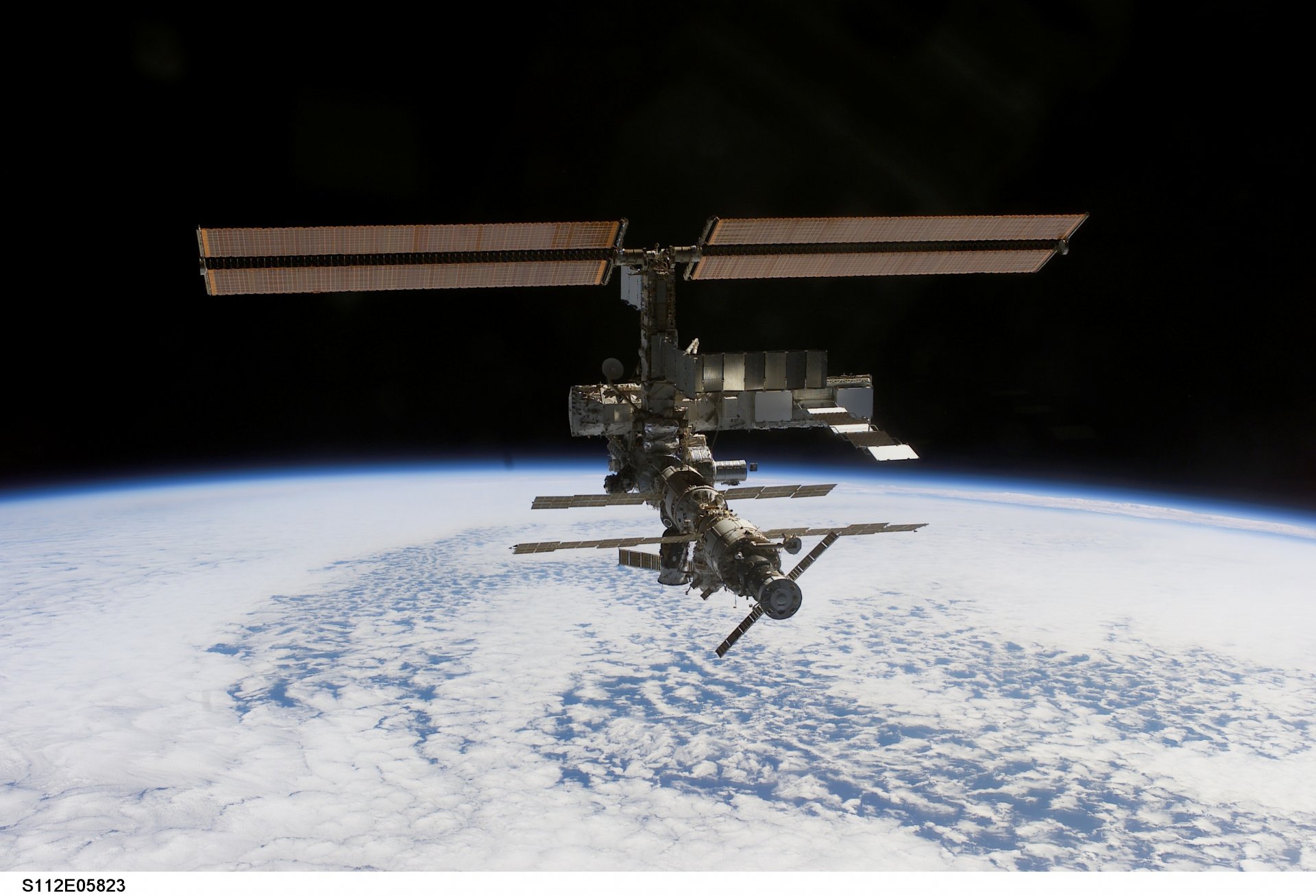 iss erde weltraum wolken