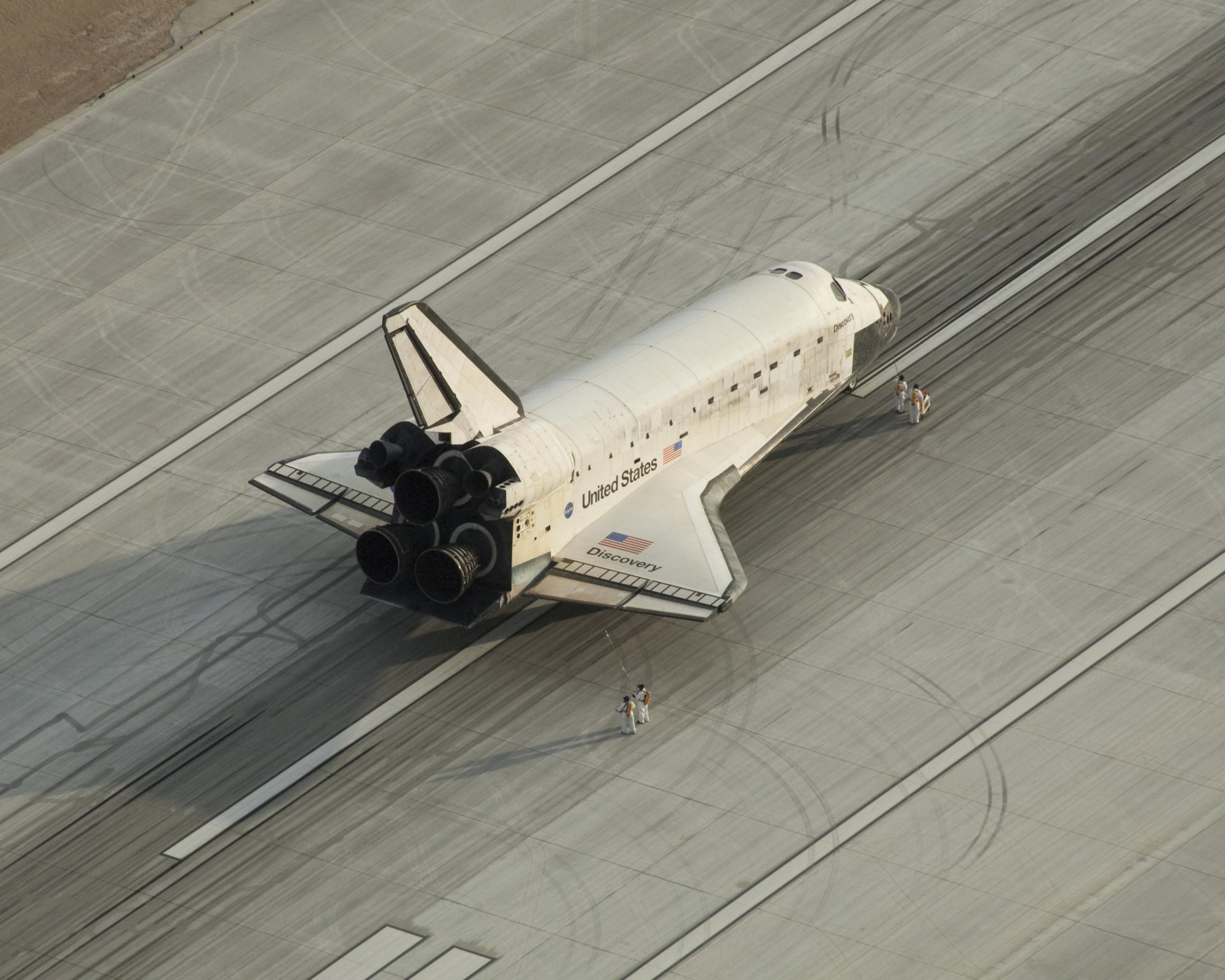 kennedy center vandenberg air base shuttle discovery wiederverwendbar transport raumfahrt nasa-schiff