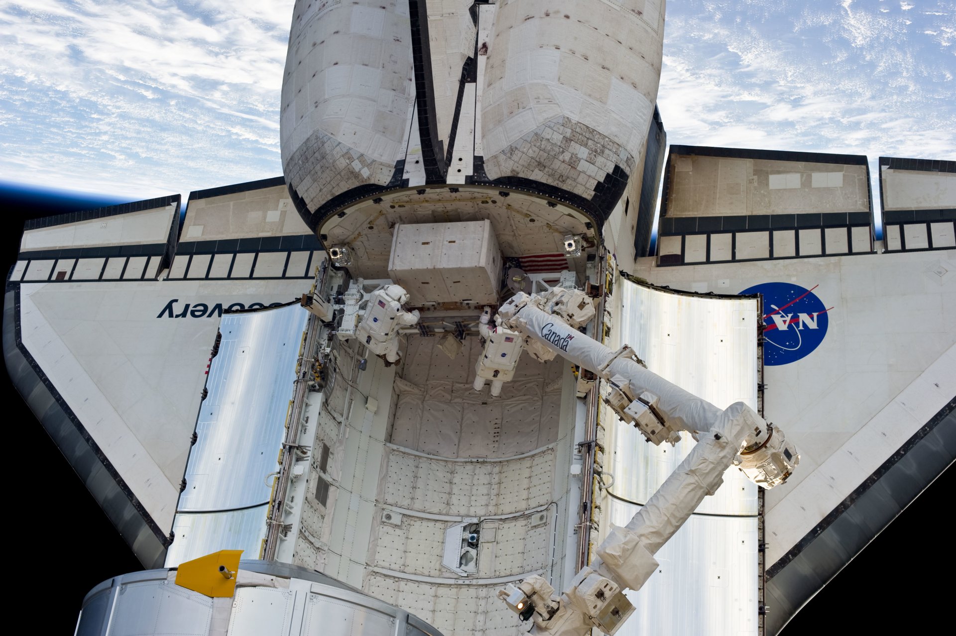 espacio transbordador espacial discovery astronautas planeta tierra