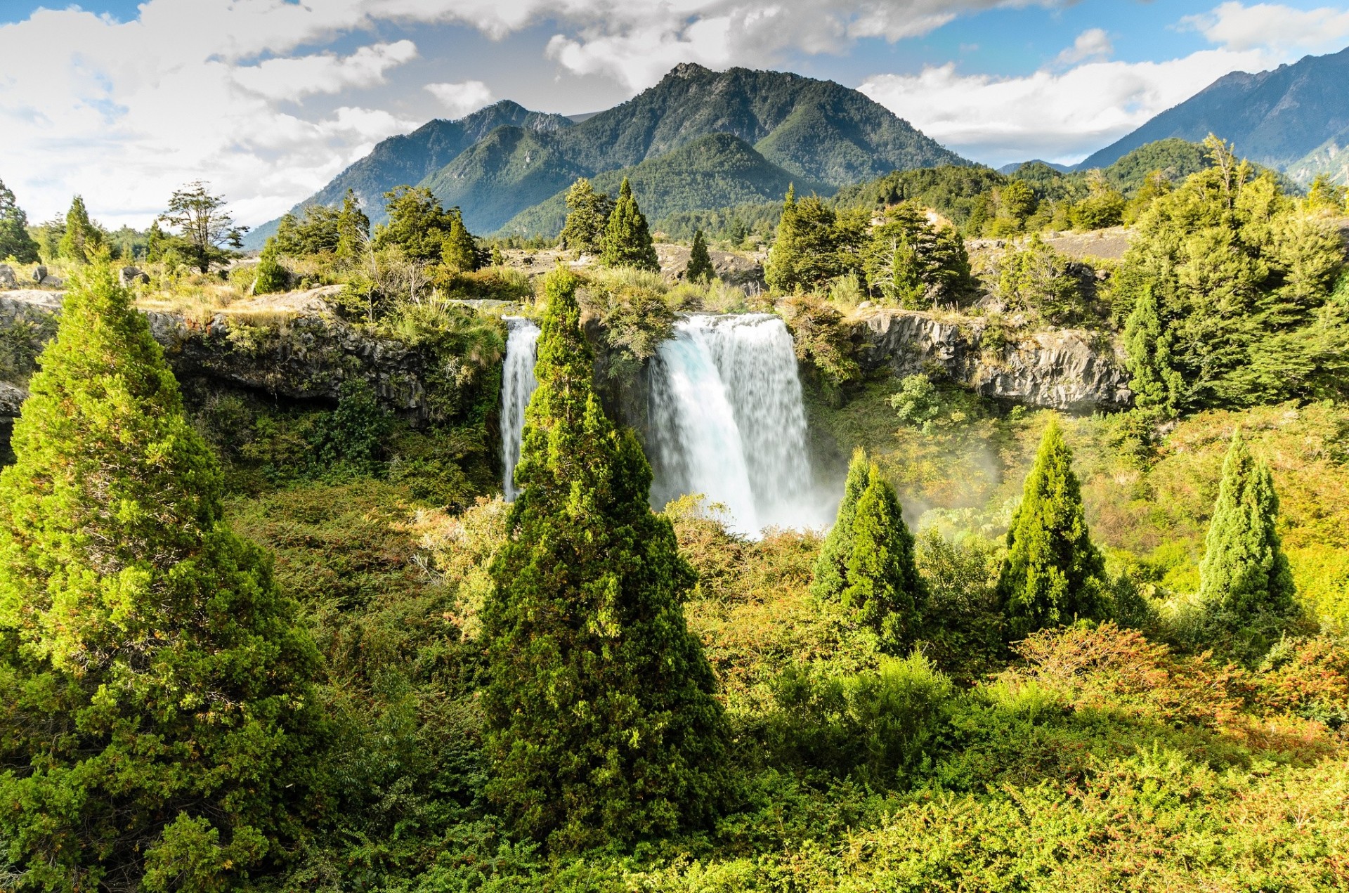 cascata alberi cile montagne parco nazionale congillo truful-truful cascata