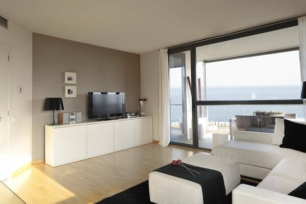 Spacious bright room with ocean view