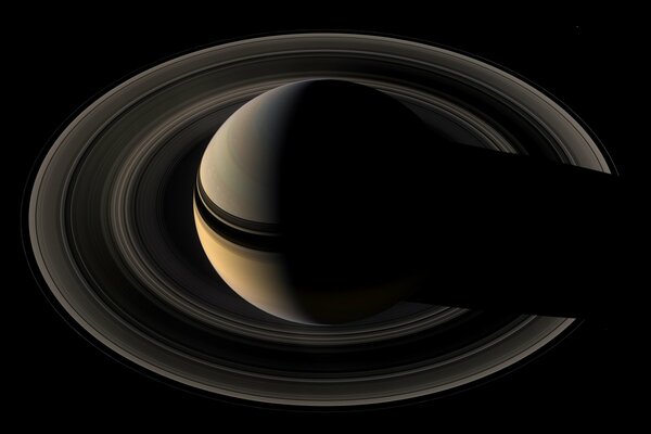 Der Planet Saturn mit seinen Satelliten