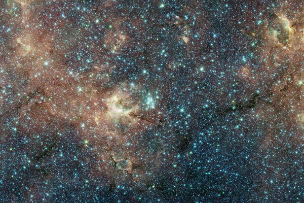 Необычно красивое скопление звёзды в космосе